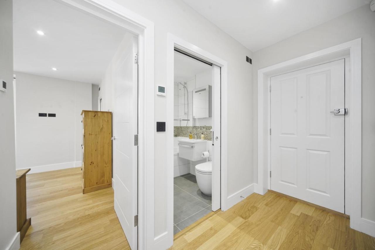 Appartement Flat 1 Bridge House à Staines-upon-Thames Extérieur photo